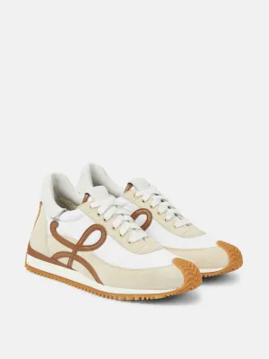Flow Runner in nylon and suede
