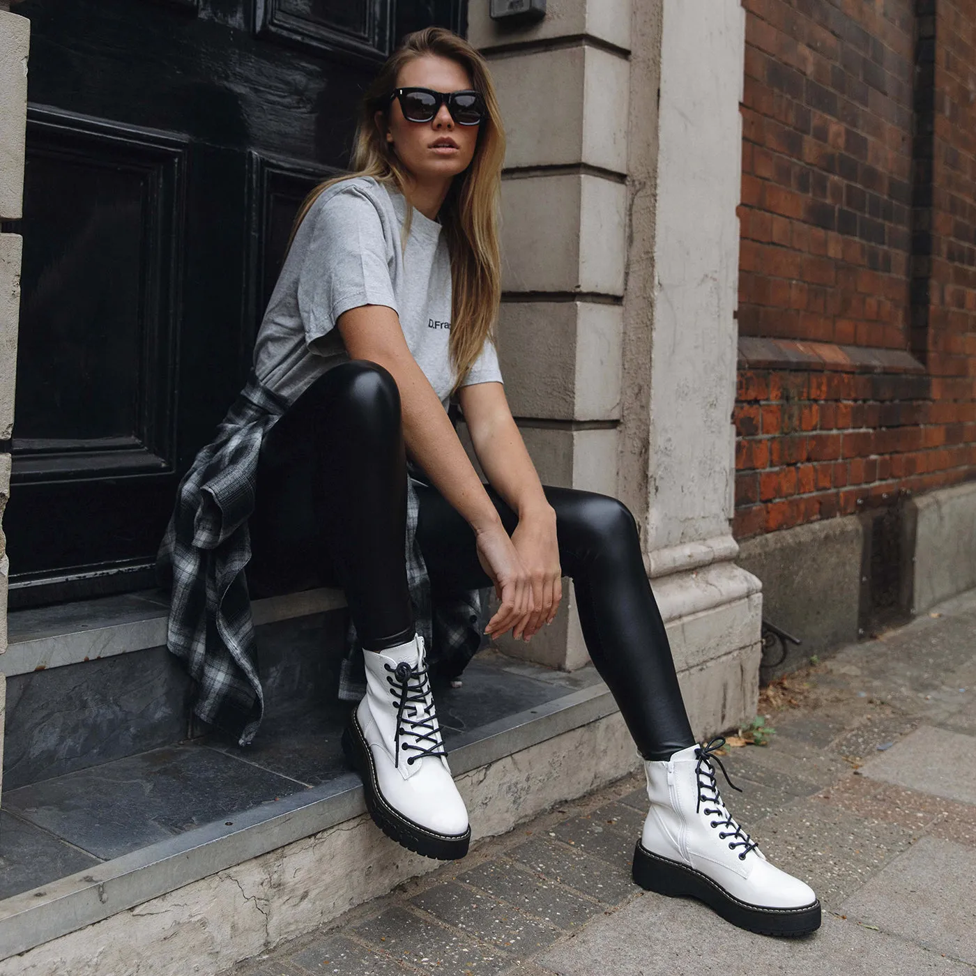 Gumme Track Patent White