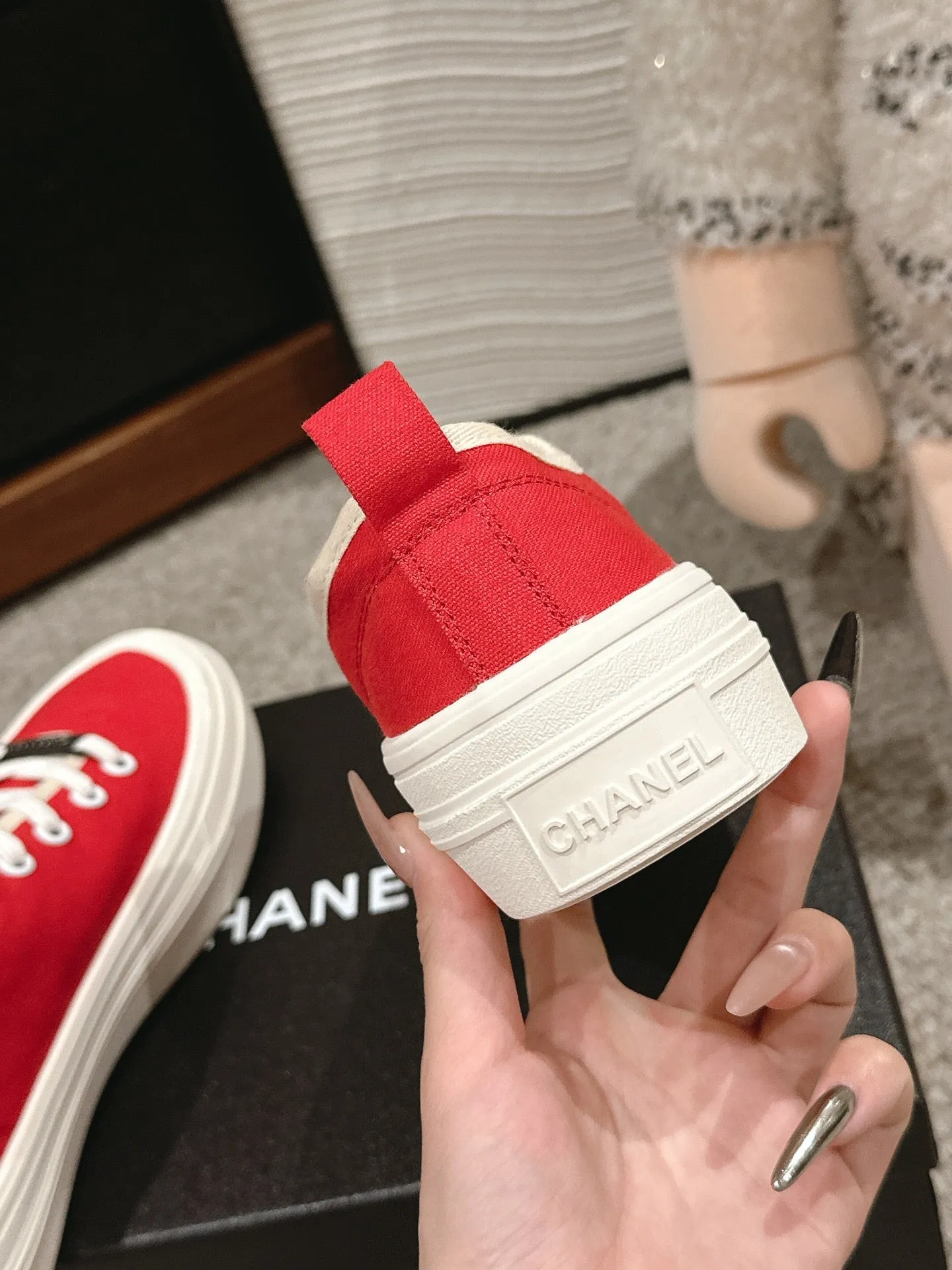 LACE-UP SNEAKERS IN CHERRY RED CANVAS