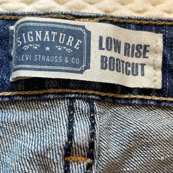 Levi Strauss signature low rise boot cut jeans 8P petite