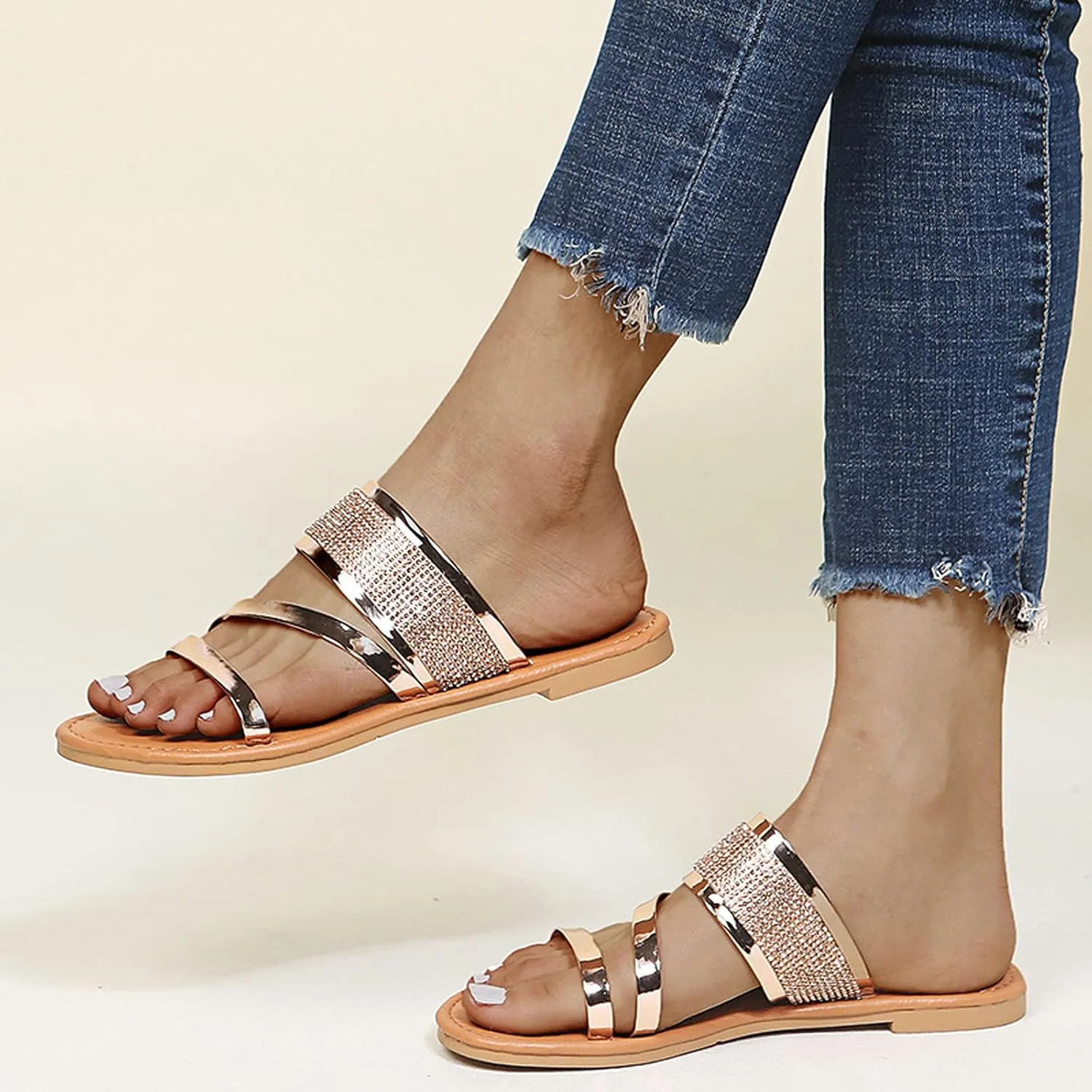 oiangi Summer Flat Sandals for Women Casual Fashion Glossy Straps Open Toe Slip-on Slipper Lightweight Comfortable Daily Shoes Flip Flops Sandalias