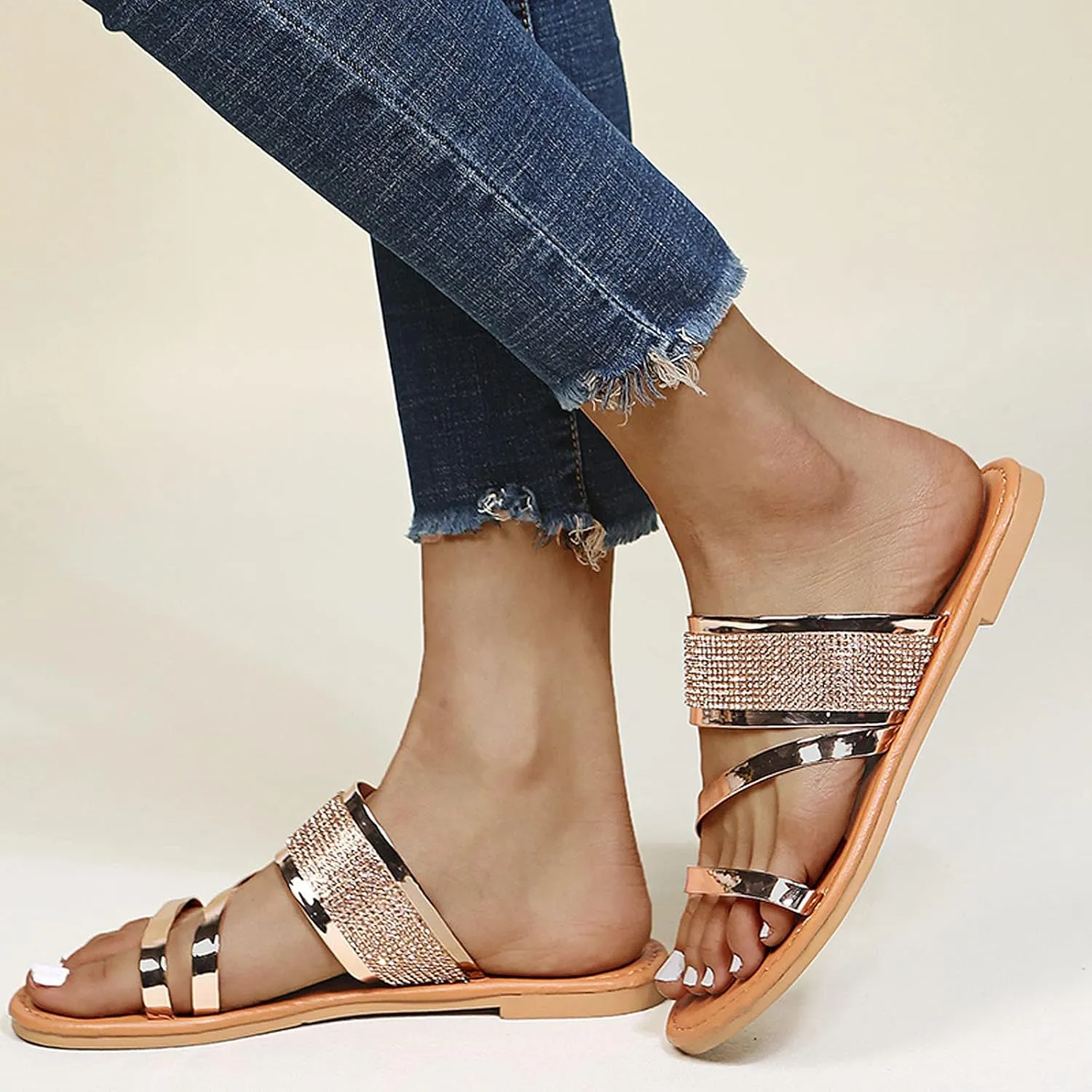 oiangi Summer Flat Sandals for Women Casual Fashion Glossy Straps Open Toe Slip-on Slipper Lightweight Comfortable Daily Shoes Flip Flops Sandalias