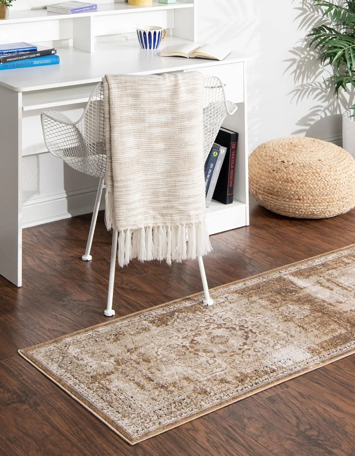 Unique Loom Chateau Collection Area Rug - Roosevelt (2' 2" x 6' 9" Runner, Khaki/ Beige)