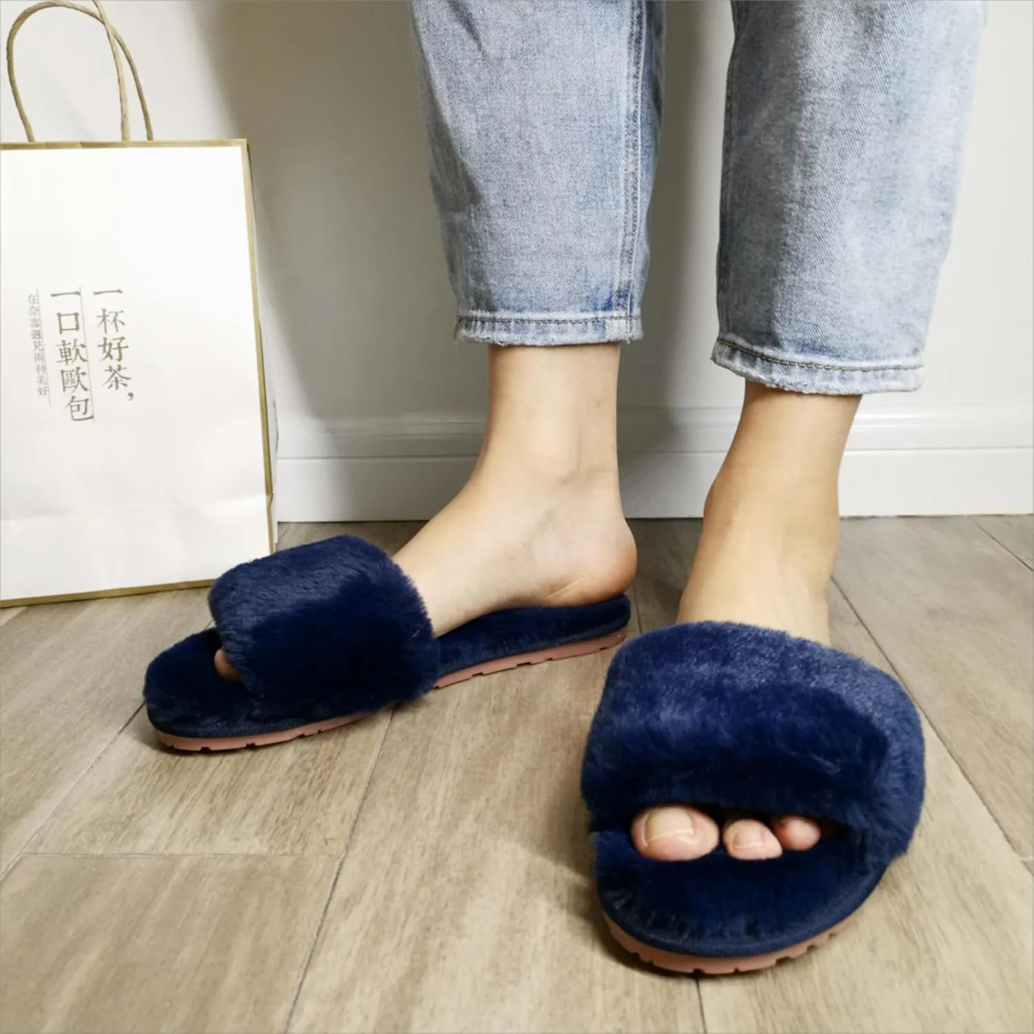Women's Fuzzy Fluffy Furry Fur Slippers Flip Flop Open Toe Cozy House Memory Foam Sandals Slides Soft Flat Comfy Anti-Slip Spa Indoor Outdoor Slip on
