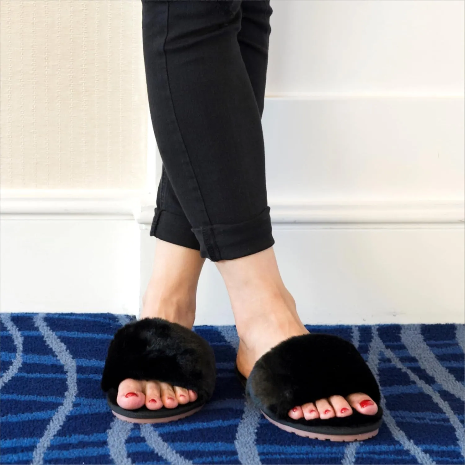 Women's Fuzzy Fluffy Furry Fur Slippers Flip Flop Open Toe Cozy House Memory Foam Sandals Slides Soft Flat Comfy Anti-Slip Spa Indoor Outdoor Slip on
