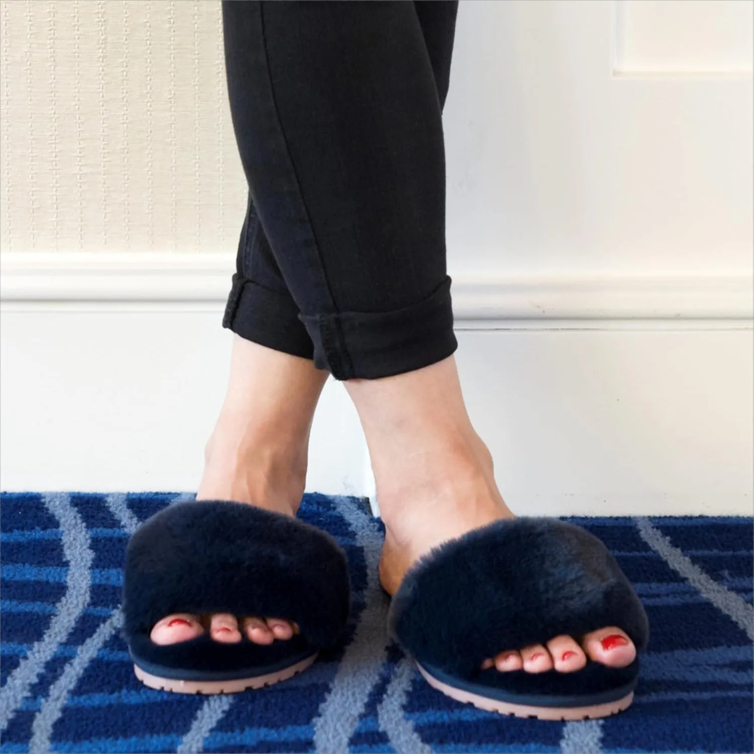Women's Fuzzy Fluffy Furry Fur Slippers Flip Flop Open Toe Cozy House Memory Foam Sandals Slides Soft Flat Comfy Anti-Slip Spa Indoor Outdoor Slip on