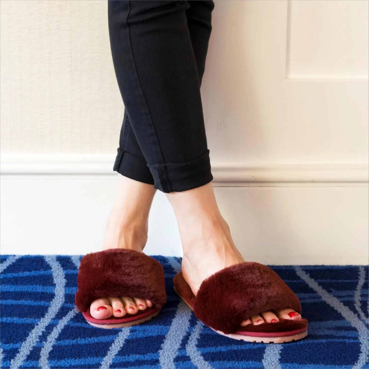 Women's Fuzzy Fluffy Furry Fur Slippers Flip Flop Open Toe Cozy House Memory Foam Sandals Slides Soft Flat Comfy Anti-Slip Spa Indoor Outdoor Slip on