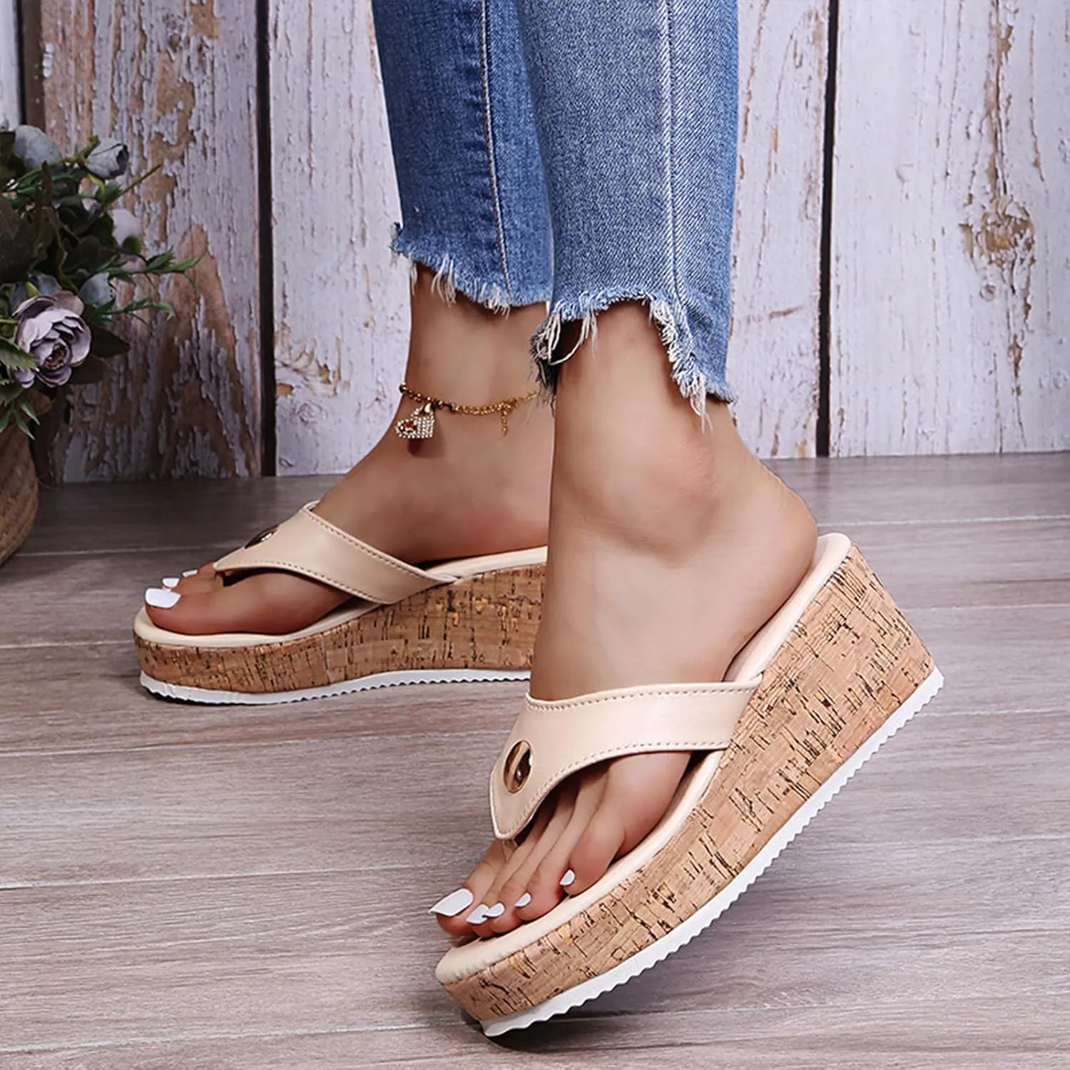 Women's Leather Platform Clip Toe Flip Flops with Arch Support Summer Casual Anti-Slip Orthopedic Wedges Walking Sandals Beach Flip