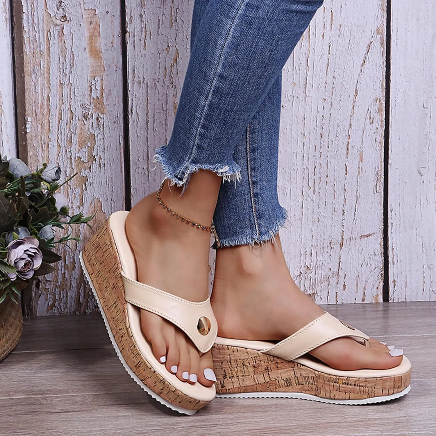 Women's Leather Platform Clip Toe Flip Flops with Arch Support Summer Casual Anti-Slip Orthopedic Wedges Walking Sandals Beach Flip