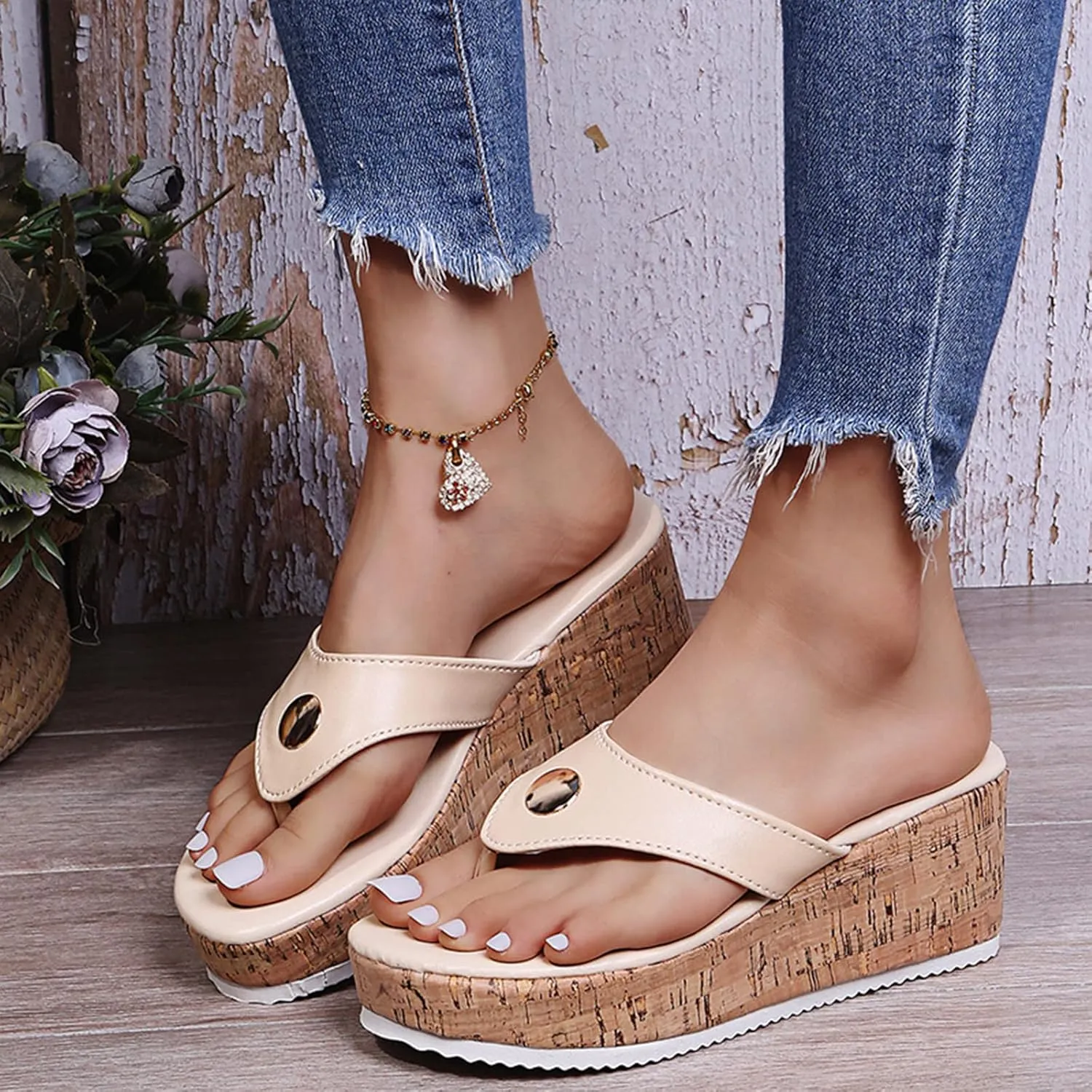Women's Leather Platform Clip Toe Flip Flops with Arch Support Summer Casual Anti-Slip Orthopedic Wedges Walking Sandals Beach Flip